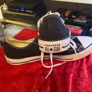 Converse all-star low top sneakers size 11, NWT.
